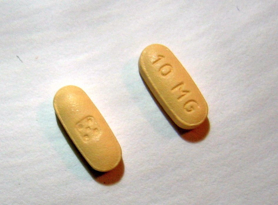 졸피뎀 10mg 정제입니다. 국내 허가사항은 노인에게 5mg을 권합니다 (사진: Freakinout, CC0, 위키미디어 공용. 아래 글자 부분을 잘라 냈습니다)