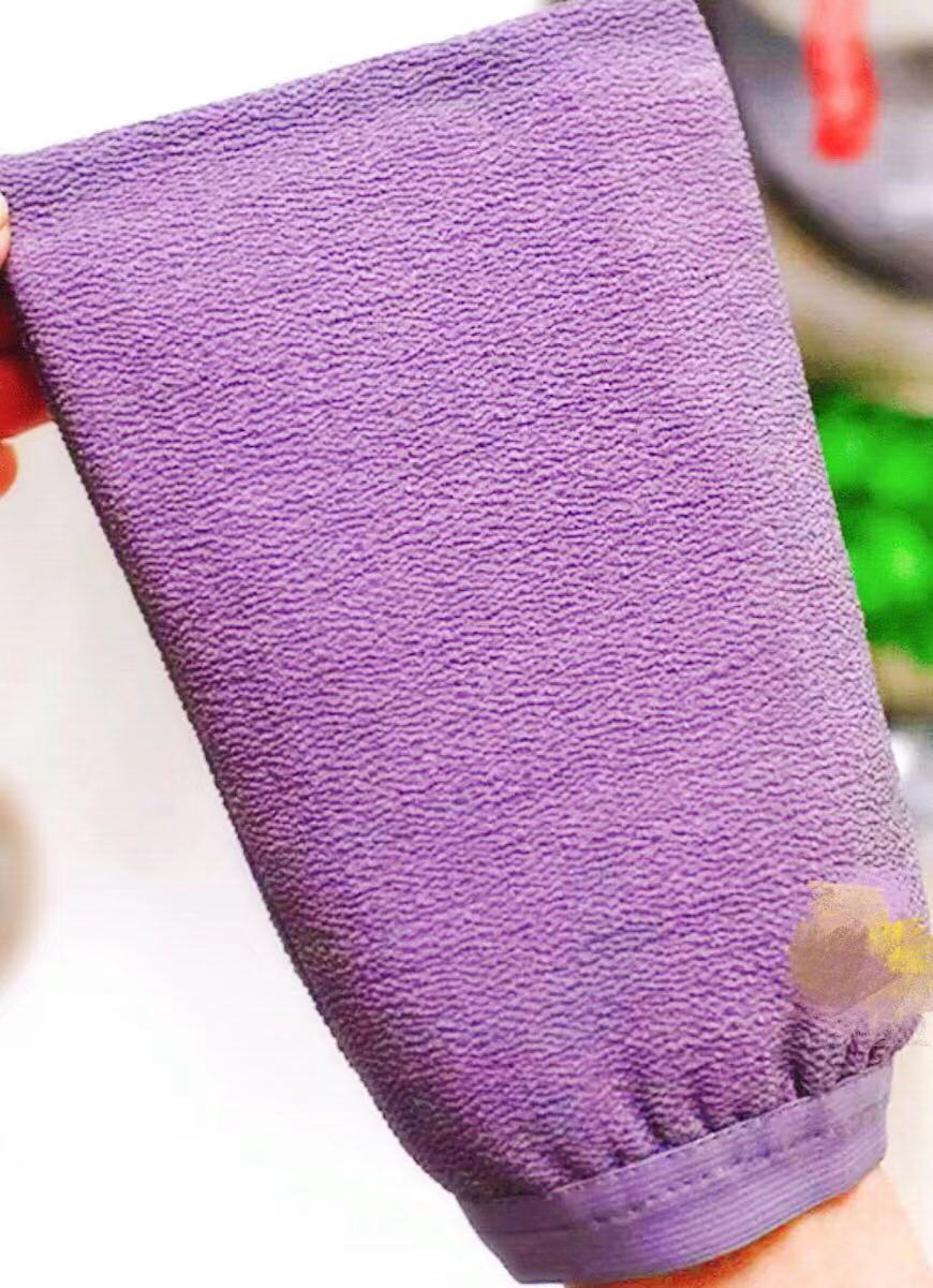 이태리타월이라고 부르는 때수건입니다. 시원하지만 어르신 피부에는 부담이 큽니다 (사진: OliviaLyu, CC BY-SA 4.0, 위키미디어 공용)